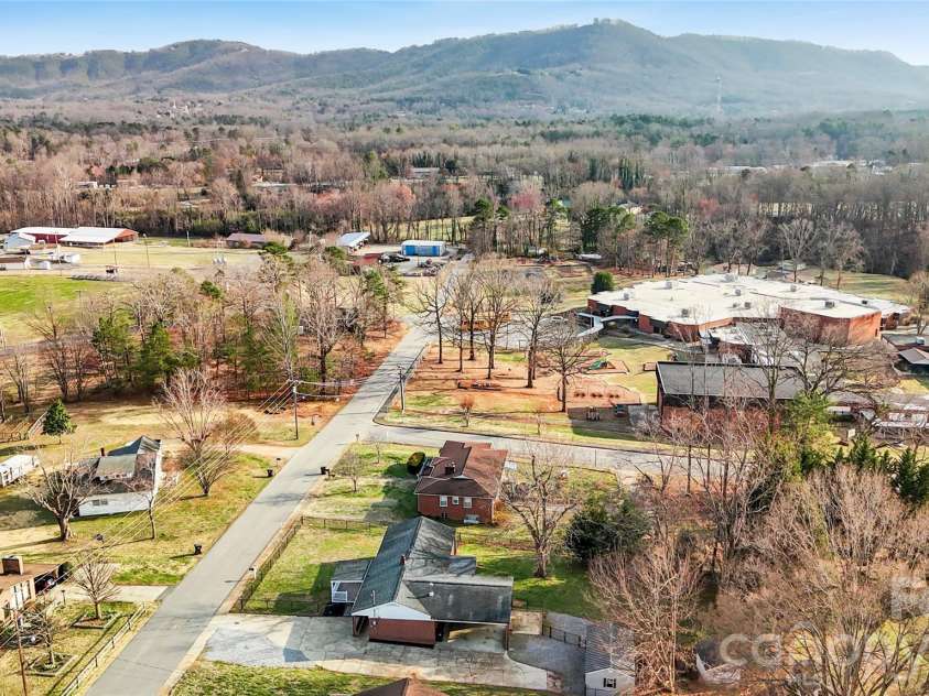 606 Park Avenue, Morganton, NC 28655.  MLS# CAR4354236, YatesRealty ID 11183. 