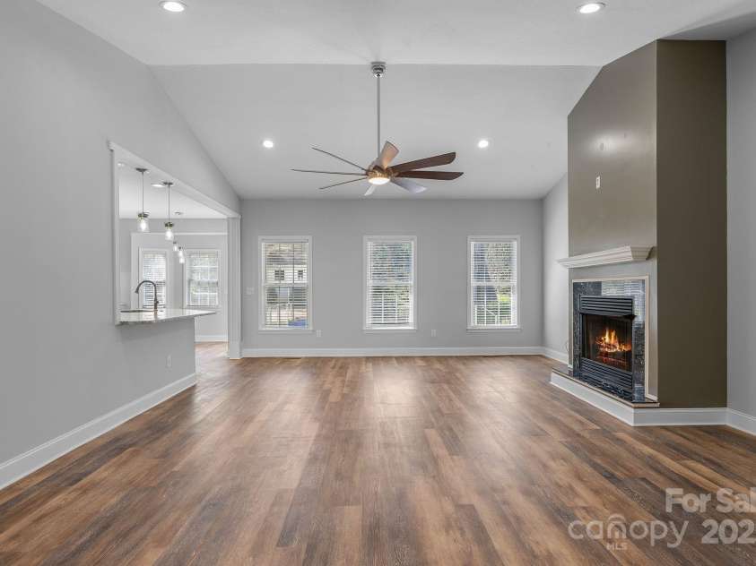 79 Mill Pond Way, Hendersonville, NC 28791.  MLS# CAR4230909, YatesRealty ID 11183. Vaulted Ceilings, Bright and spacious with a lovely fireplace.