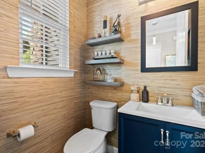 5860 Clan Maclaine Drive, Charlotte, NC 28278.  MLS# CAR4282023, YatesRealty ID 11185. 