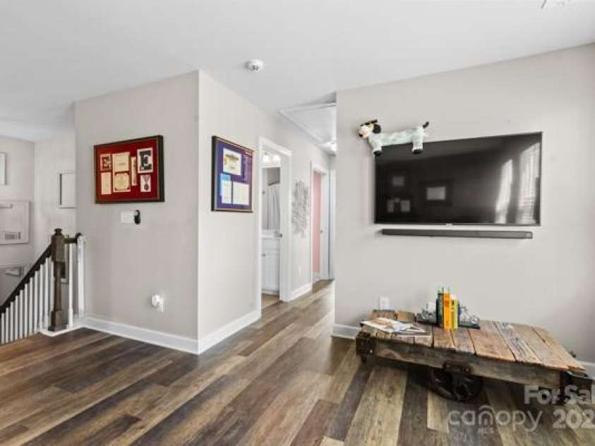 5860 Clan Maclaine Drive, Charlotte, NC 28278.  MLS# CAR4282023, YatesRealty ID 11185. 