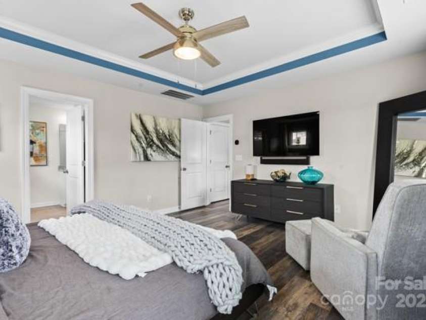5860 Clan Maclaine Drive, Charlotte, NC 28278.  MLS# CAR4282023, YatesRealty ID 11185. 