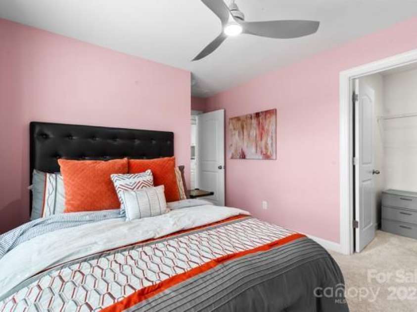 5860 Clan Maclaine Drive, Charlotte, NC 28278.  MLS# CAR4282023, YatesRealty ID 11185. 