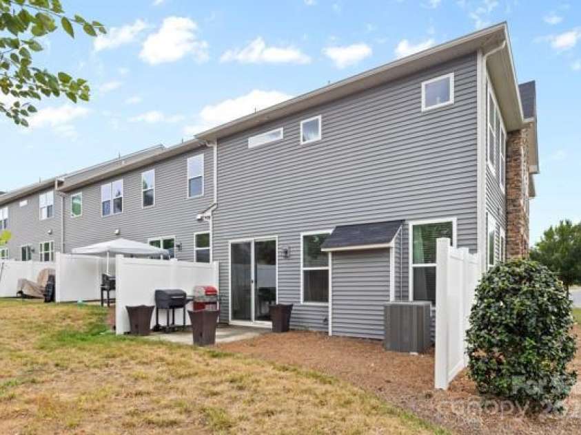5860 Clan Maclaine Drive, Charlotte, NC 28278.  MLS# CAR4282023, YatesRealty ID 11185. 