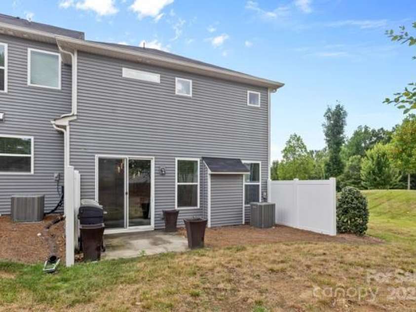 5860 Clan Maclaine Drive, Charlotte, NC 28278.  MLS# CAR4282023, YatesRealty ID 11185. 