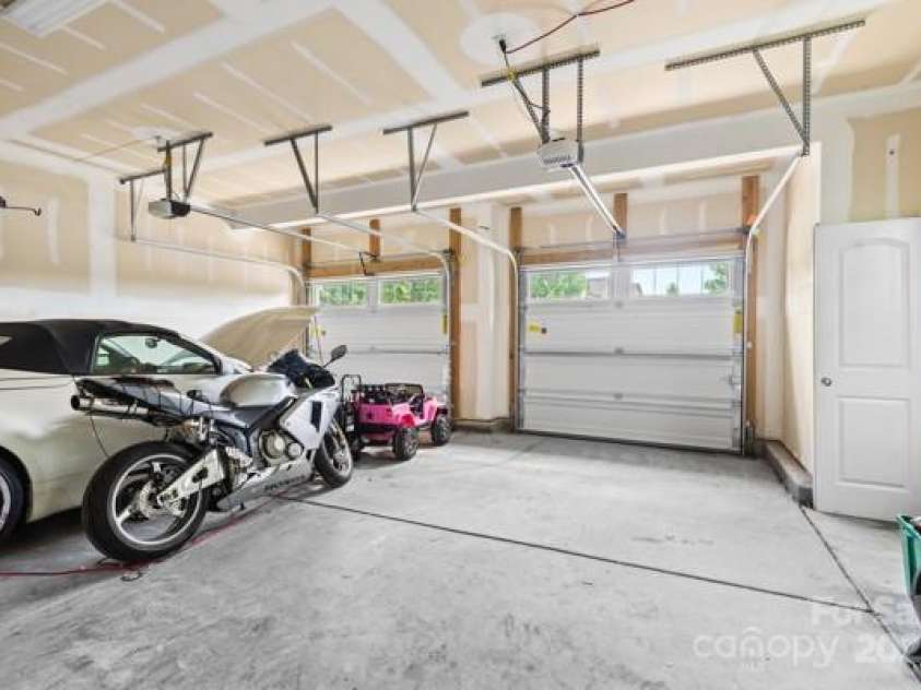 5860 Clan Maclaine Drive, Charlotte, NC 28278.  MLS# CAR4282023, YatesRealty ID 11185. 