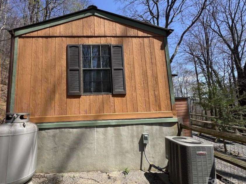 228 Mountain Laurel Road, Maggie Valley, NC 28751.  MLS# CAR4221935, YatesRealty ID 11186. 