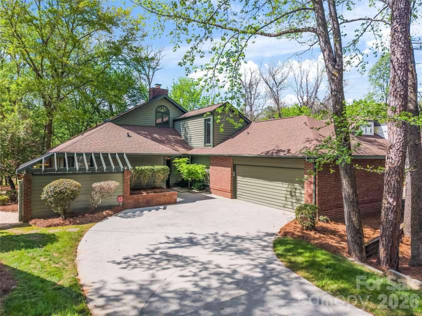 6212 Summertree Lane, Charlotte, NC 28226.  MLS# CAR4365942, YatesRealty ID 11186. 