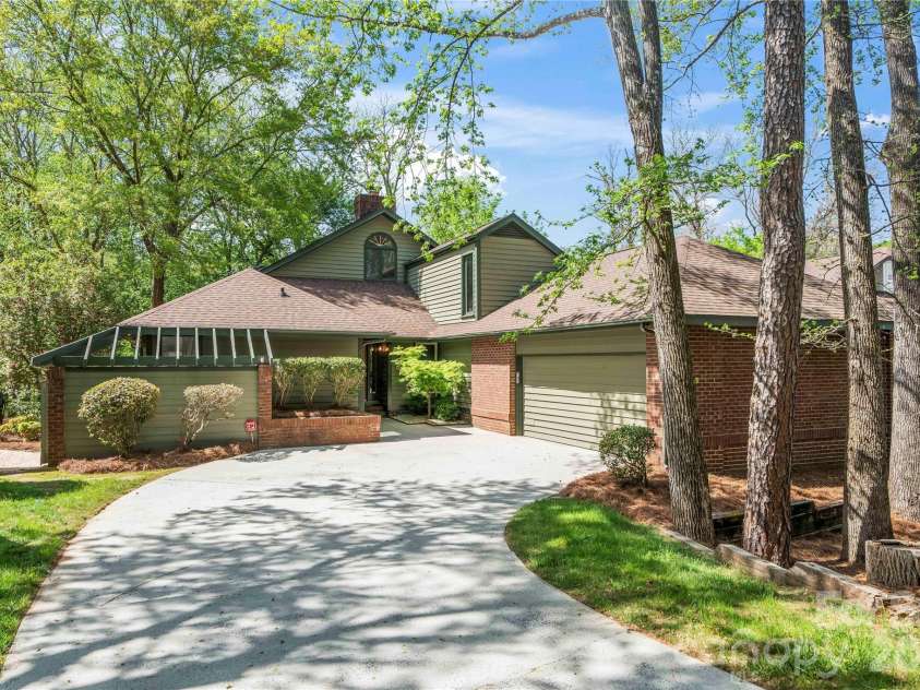 6212 Summertree Lane, Charlotte, NC 28226.  MLS# CAR4365942, YatesRealty ID 11186. 
