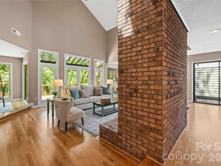 6212 Summertree Lane, Charlotte, NC 28226.  MLS# CAR4365942, YatesRealty ID 11186. 