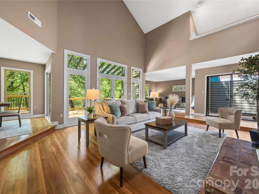 6212 Summertree Lane, Charlotte, NC 28226.  MLS# CAR4365942, YatesRealty ID 11186. 