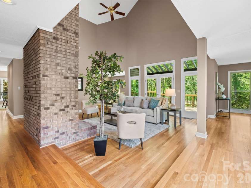 6212 Summertree Lane, Charlotte, NC 28226.  MLS# CAR4365942, YatesRealty ID 11186. 