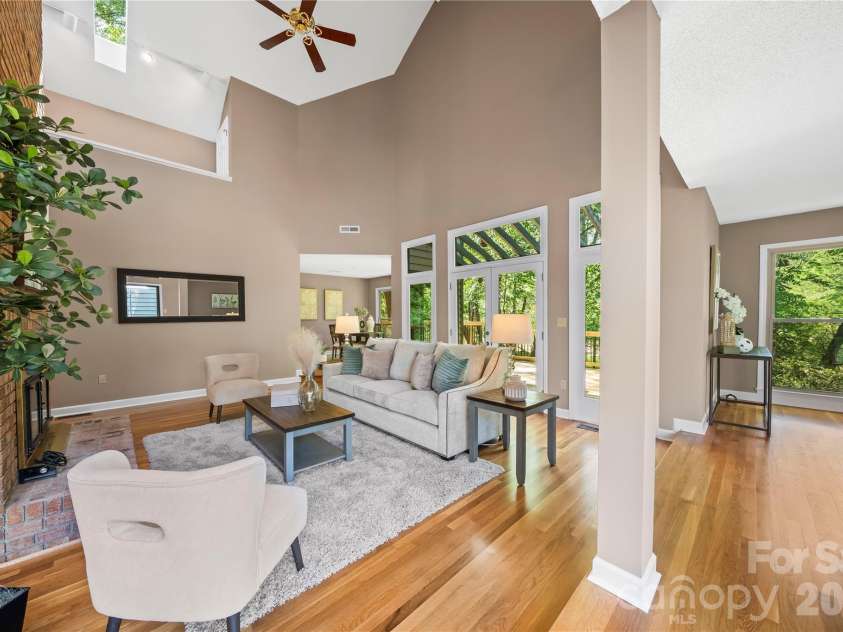 6212 Summertree Lane, Charlotte, NC 28226.  MLS# CAR4365942, YatesRealty ID 11186. 