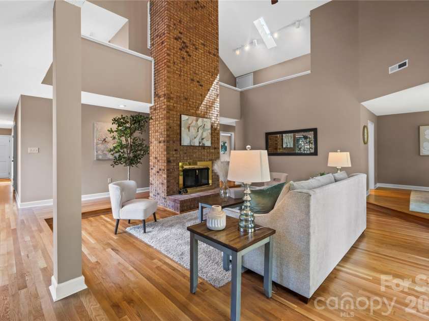 6212 Summertree Lane, Charlotte, NC 28226.  MLS# CAR4365942, YatesRealty ID 11186. 