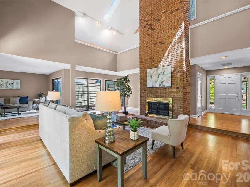6212 Summertree Lane, Charlotte, NC 28226.  MLS# CAR4365942, YatesRealty ID 11186. 