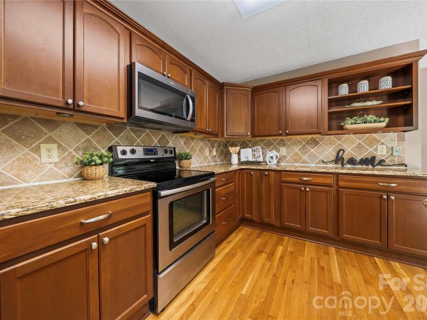 6212 Summertree Lane, Charlotte, NC 28226.  MLS# CAR4365942, YatesRealty ID 11186. 