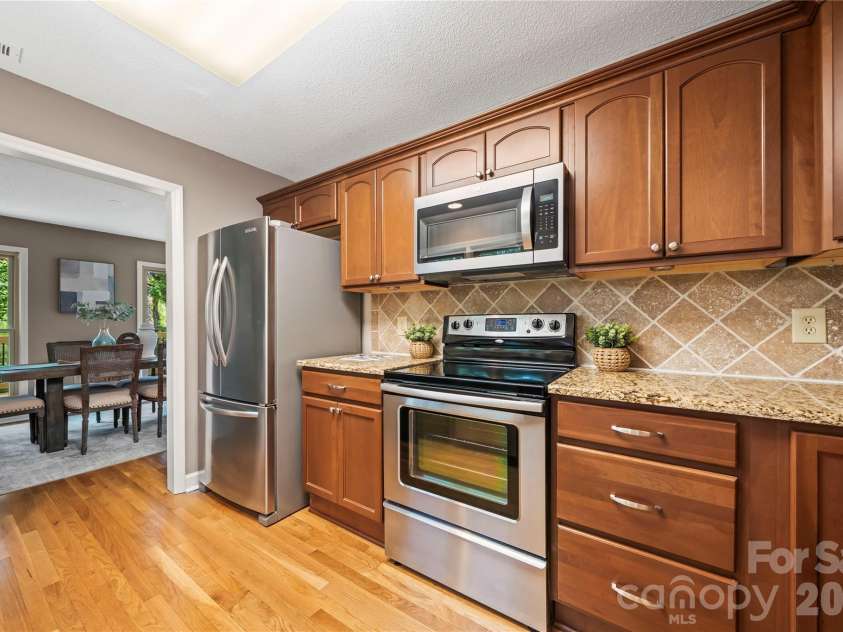 6212 Summertree Lane, Charlotte, NC 28226.  MLS# CAR4365942, YatesRealty ID 11186. 