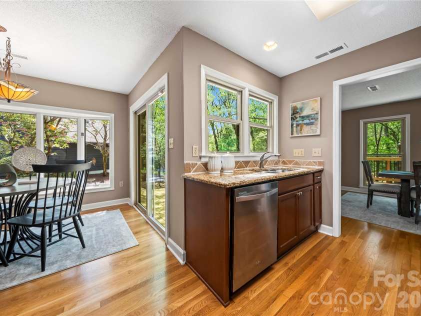 6212 Summertree Lane, Charlotte, NC 28226.  MLS# CAR4365942, YatesRealty ID 11186. 