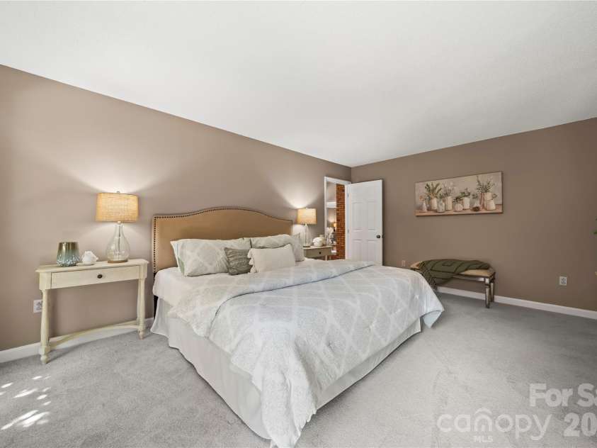 6212 Summertree Lane, Charlotte, NC 28226.  MLS# CAR4365942, YatesRealty ID 11186. 