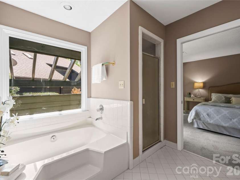 6212 Summertree Lane, Charlotte, NC 28226.  MLS# CAR4365942, YatesRealty ID 11186. 