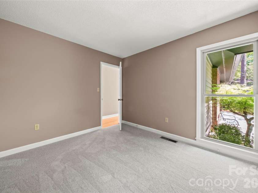 6212 Summertree Lane, Charlotte, NC 28226.  MLS# CAR4365942, YatesRealty ID 11186. 