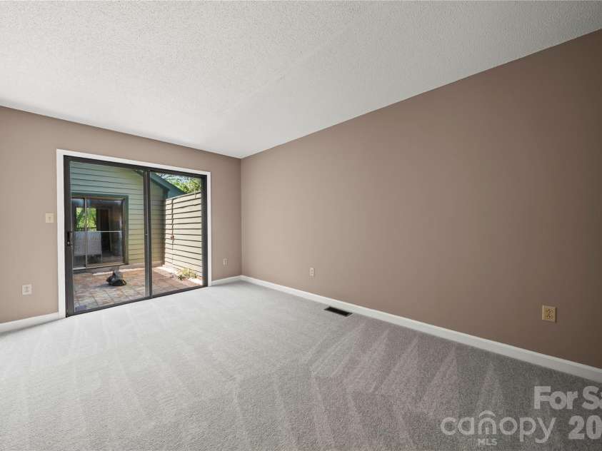 6212 Summertree Lane, Charlotte, NC 28226.  MLS# CAR4365942, YatesRealty ID 11186. 