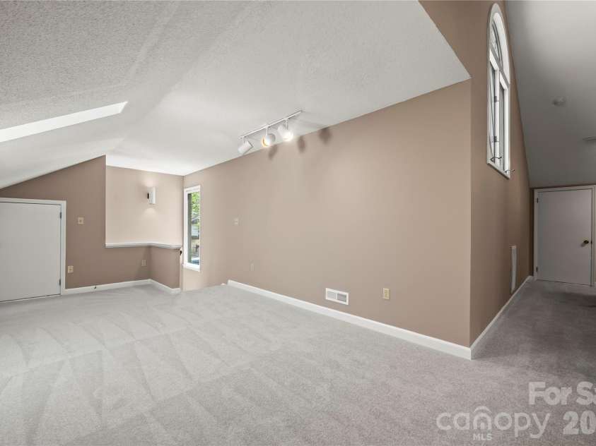6212 Summertree Lane, Charlotte, NC 28226.  MLS# CAR4365942, YatesRealty ID 11186. 