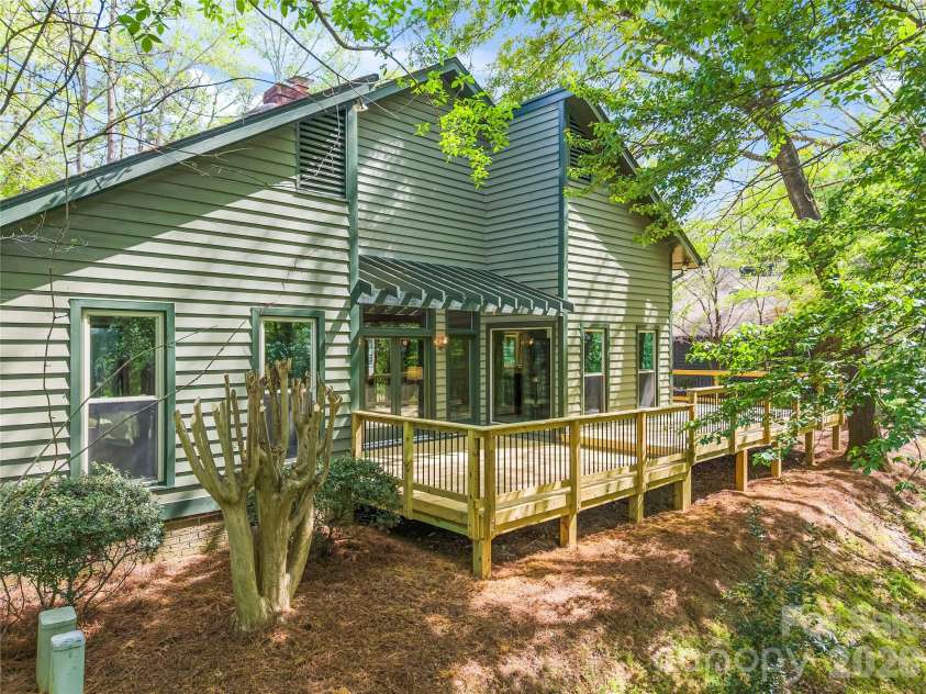 6212 Summertree Lane, Charlotte, NC 28226.  MLS# CAR4365942, YatesRealty ID 11186. 