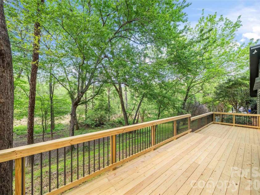 6212 Summertree Lane, Charlotte, NC 28226.  MLS# CAR4365942, YatesRealty ID 11186. 