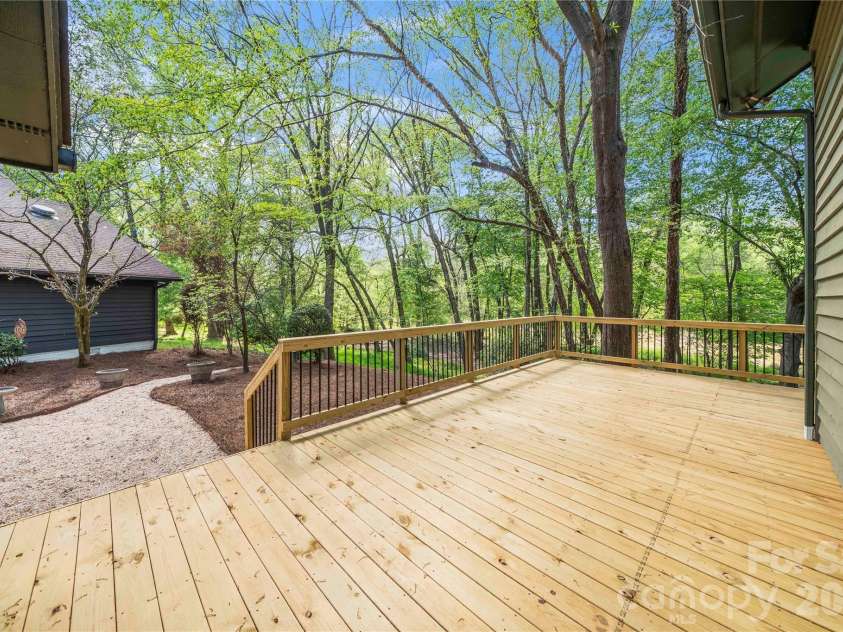 6212 Summertree Lane, Charlotte, NC 28226.  MLS# CAR4365942, YatesRealty ID 11186. 