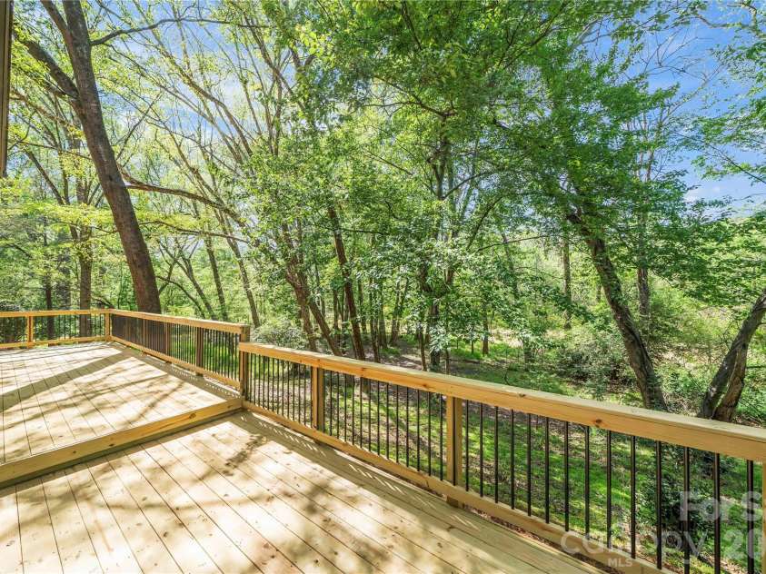 6212 Summertree Lane, Charlotte, NC 28226.  MLS# CAR4365942, YatesRealty ID 11186. 