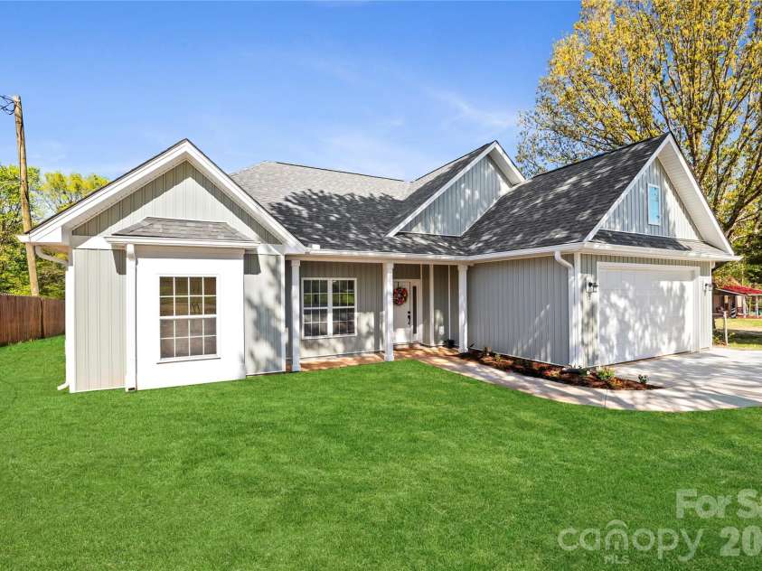 521 Cedar Street, Troutman, NC 28166.  MLS# CAR4367893, YatesRealty ID 11187. 