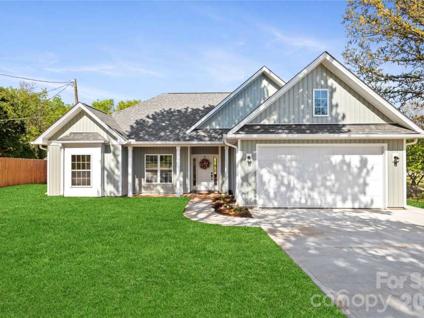 521 Cedar Street, Troutman, NC 28166.  MLS# CAR4367893, YatesRealty ID 11187. 