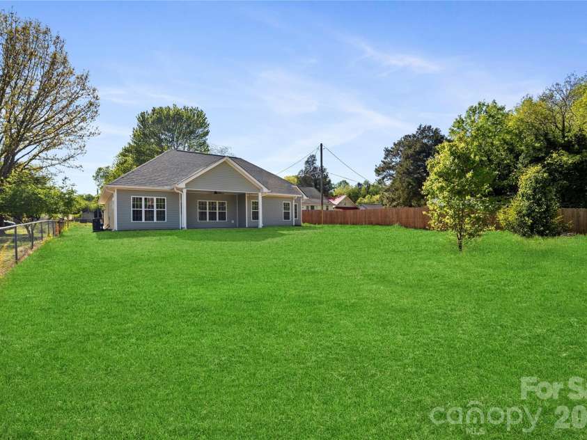 521 Cedar Street, Troutman, NC 28166.  MLS# CAR4367893, YatesRealty ID 11187. 
