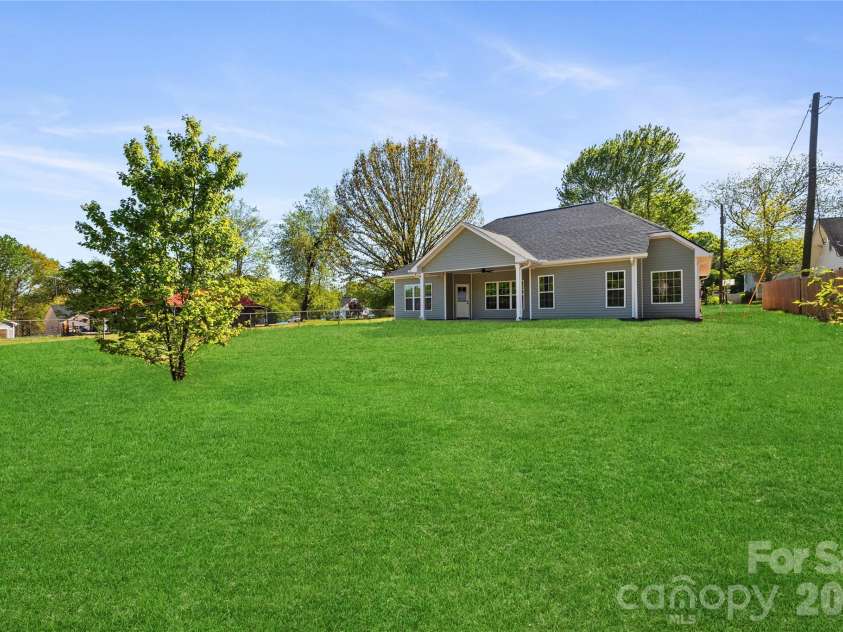 521 Cedar Street, Troutman, NC 28166.  MLS# CAR4367893, YatesRealty ID 11187. 