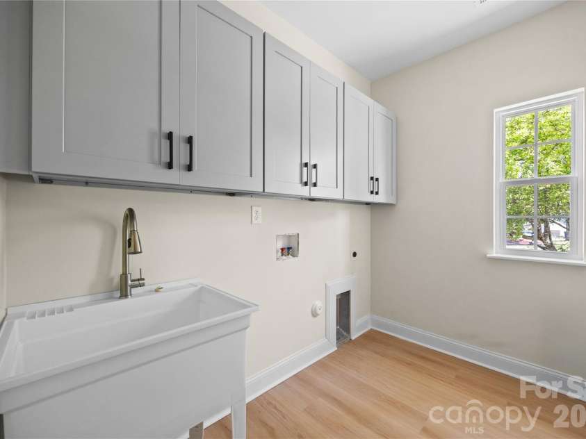521 Cedar Street, Troutman, NC 28166.  MLS# CAR4367893, YatesRealty ID 11187. 