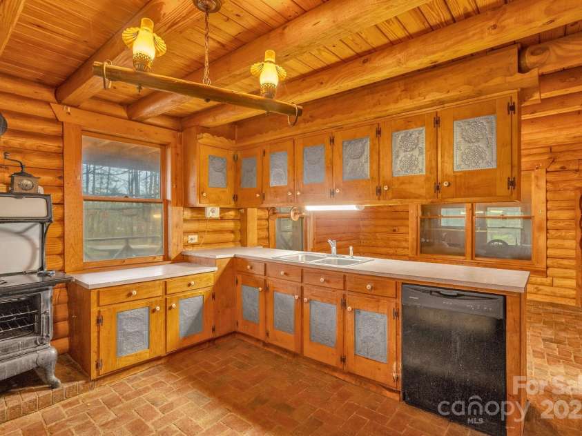 723 Hill Everhart Road, Lexington, NC 27295.  MLS# CAR4237112, YatesRealty ID 11188. 