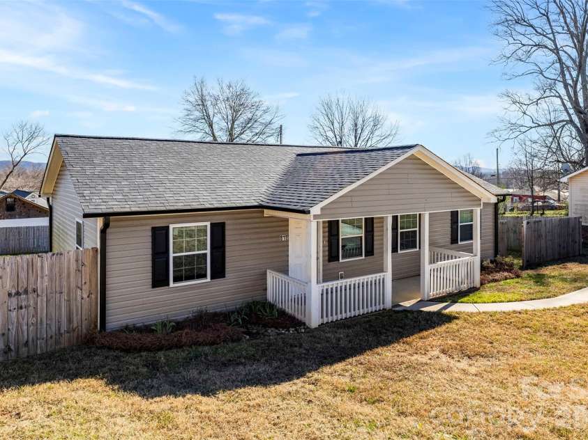 810 4th Street, Kings Mountain, NC 28086.  MLS# CAR4335671, YatesRealty ID 1119. 