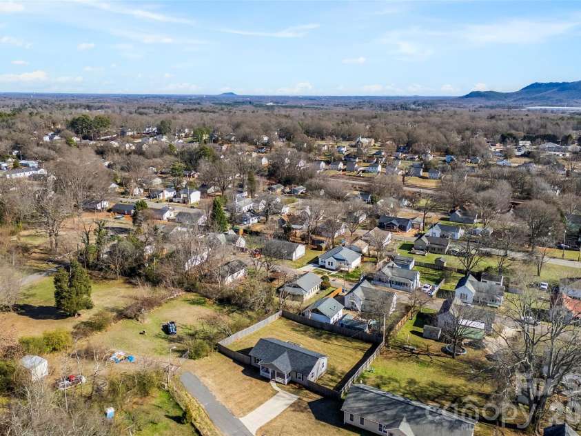 810 4th Street, Kings Mountain, NC 28086.  MLS# CAR4335671, YatesRealty ID 1119. 