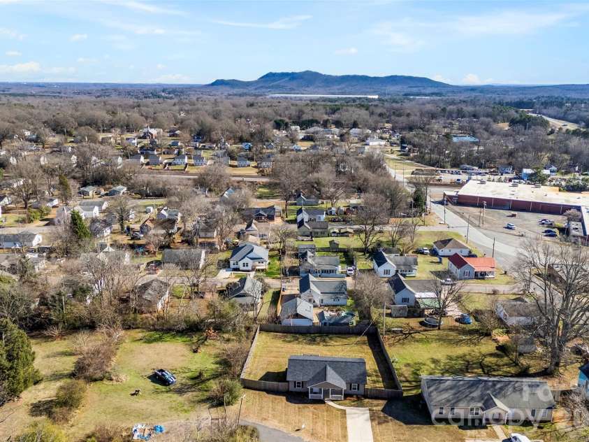 810 4th Street, Kings Mountain, NC 28086.  MLS# CAR4335671, YatesRealty ID 1119. 