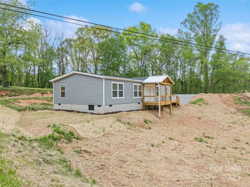 25 Geiranger Drive, Clyde, NC 28721.  MLS# CAR4253805, YatesRealty ID 11190. 