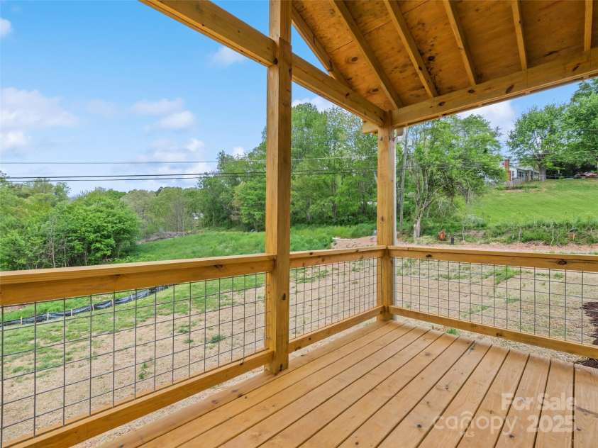 25 Geiranger Drive, Clyde, NC 28721.  MLS# CAR4253805, YatesRealty ID 11190. 