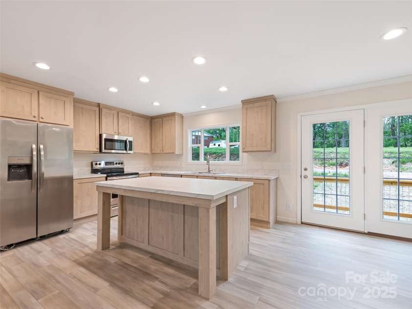 25 Geiranger Drive, Clyde, NC 28721.  MLS# CAR4253805, YatesRealty ID 11190. 