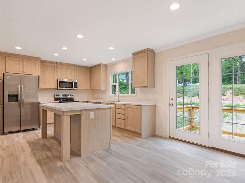 25 Geiranger Drive, Clyde, NC 28721.  MLS# CAR4253805, YatesRealty ID 11190. 