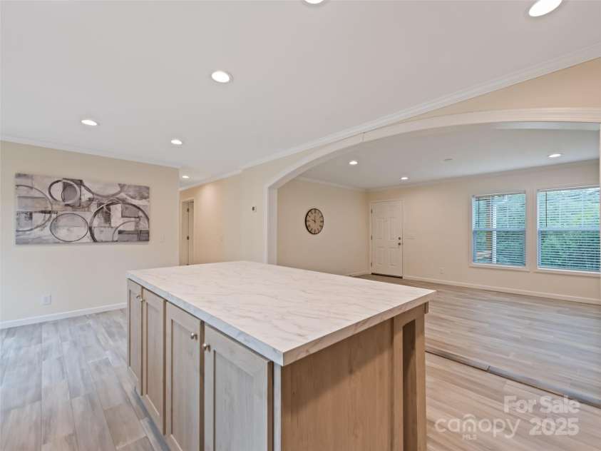 25 Geiranger Drive, Clyde, NC 28721.  MLS# CAR4253805, YatesRealty ID 11190. 