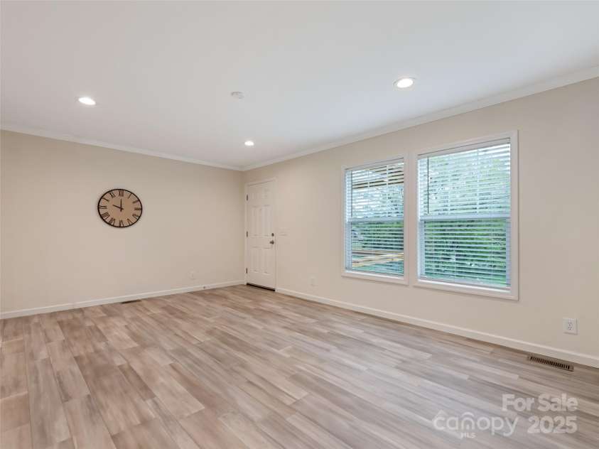 25 Geiranger Drive, Clyde, NC 28721.  MLS# CAR4253805, YatesRealty ID 11190. 