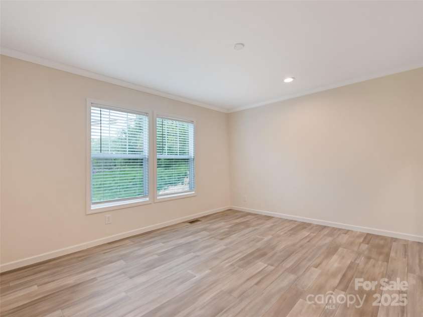 25 Geiranger Drive, Clyde, NC 28721.  MLS# CAR4253805, YatesRealty ID 11190. 