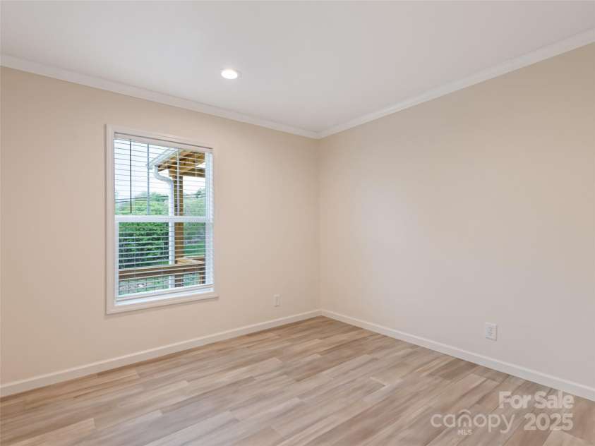 25 Geiranger Drive, Clyde, NC 28721.  MLS# CAR4253805, YatesRealty ID 11190. 