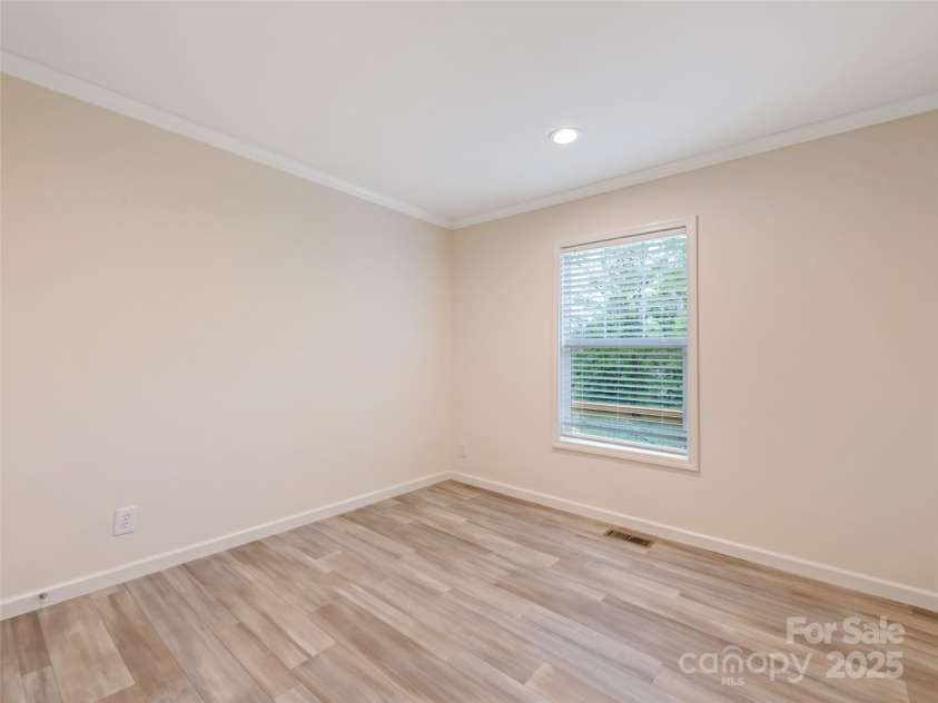 25 Geiranger Drive, Clyde, NC 28721.  MLS# CAR4253805, YatesRealty ID 11190. 