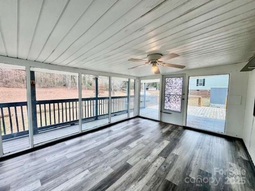 350 39th Street Place, Hickory, NC 28602.  MLS# CAR4334478, YatesRealty ID 11190. 