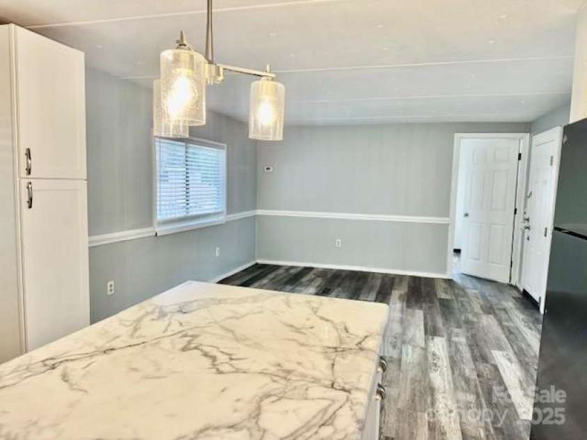 350 39th Street Place, Hickory, NC 28602.  MLS# CAR4334478, YatesRealty ID 11190. 